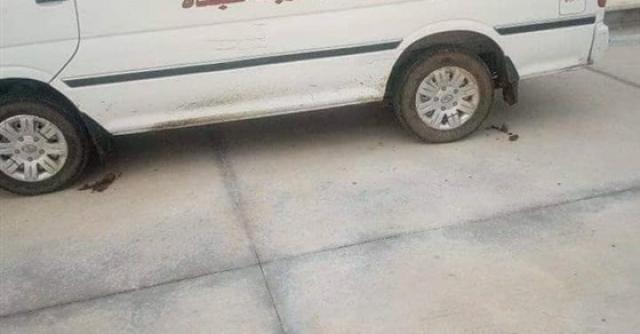 بدلا من الإسعاف.. سيارة نقل الموتي في ملاعب القسم الثالث .. صور