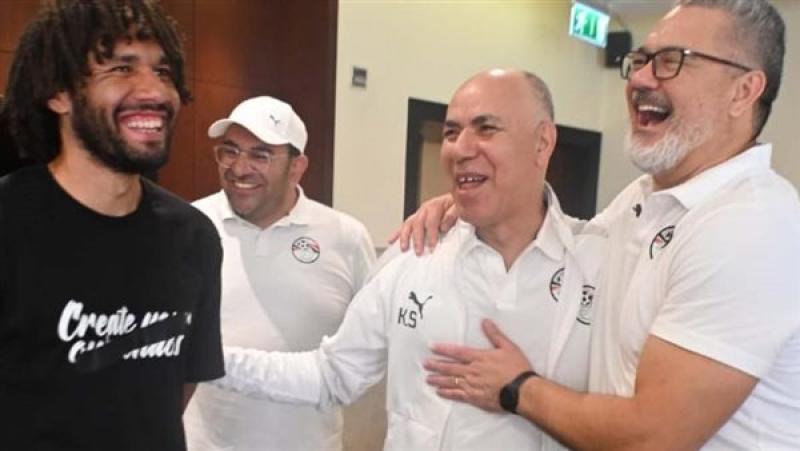 النني يصل إلى معسكر المنتخب الأوليمبي وميكالى يستقبله